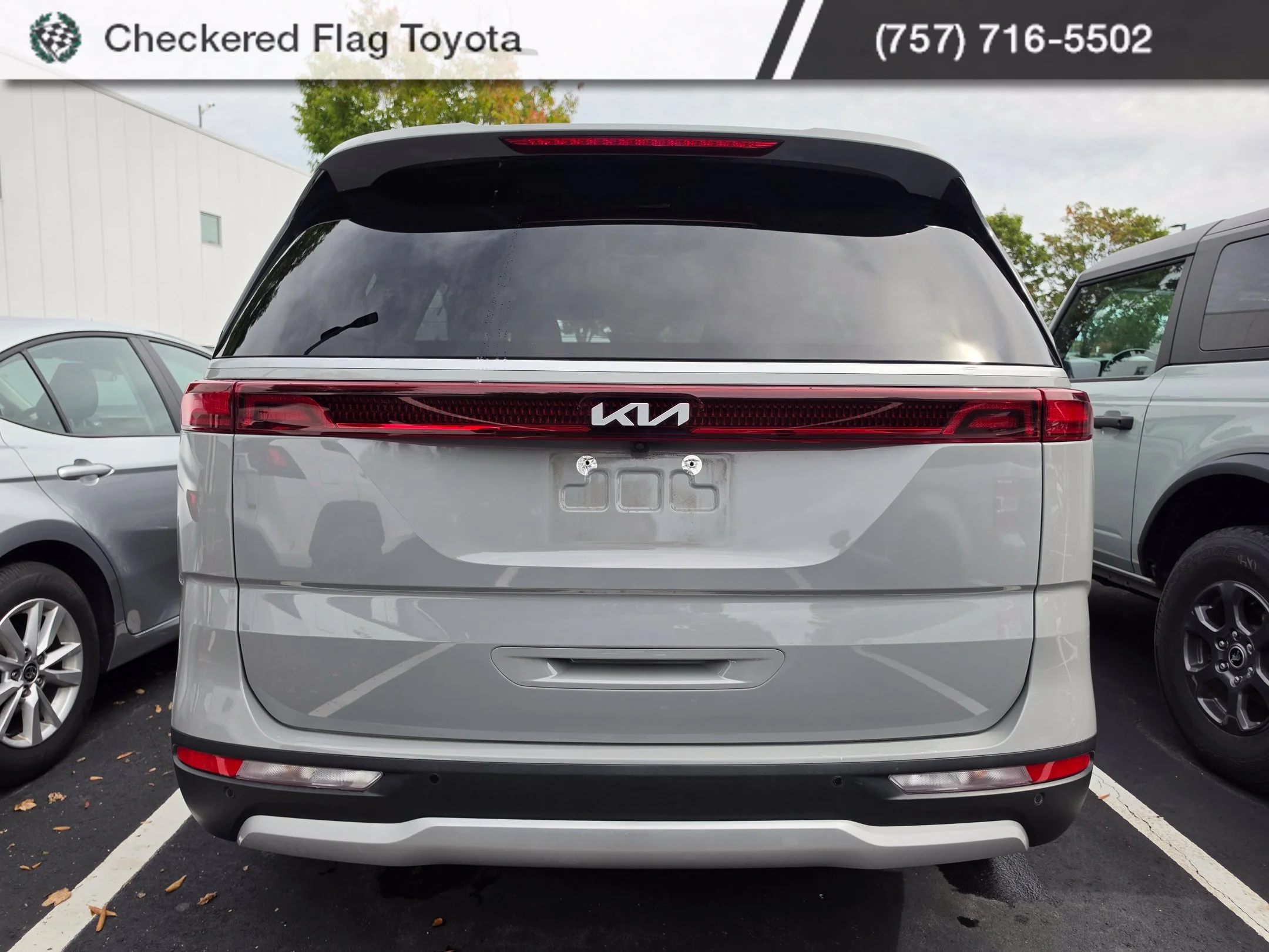 Used 2022 Ceramic Silver Kia EX image 5