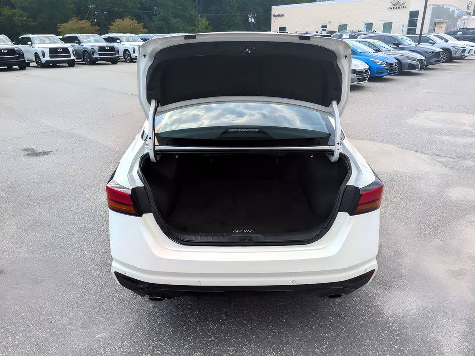 Used 2025 Pearl White Tricoat Nissan SR image 27