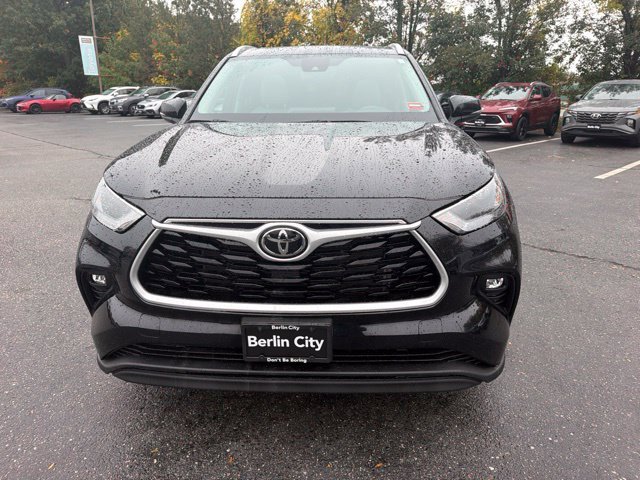 Used 2022 Midnight Black Metallic Toyota XLE image 9