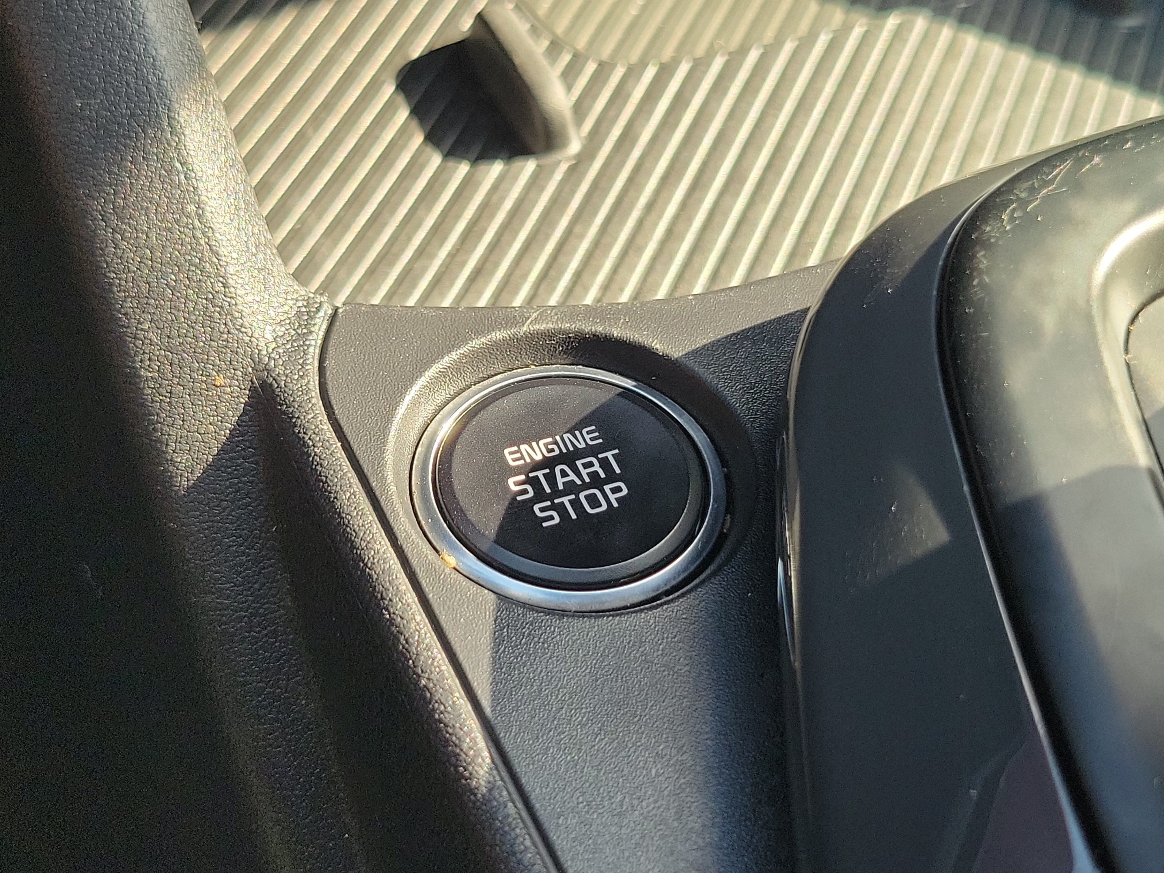 Certified Used 2025 Snow White Pearl Kia EX image 31