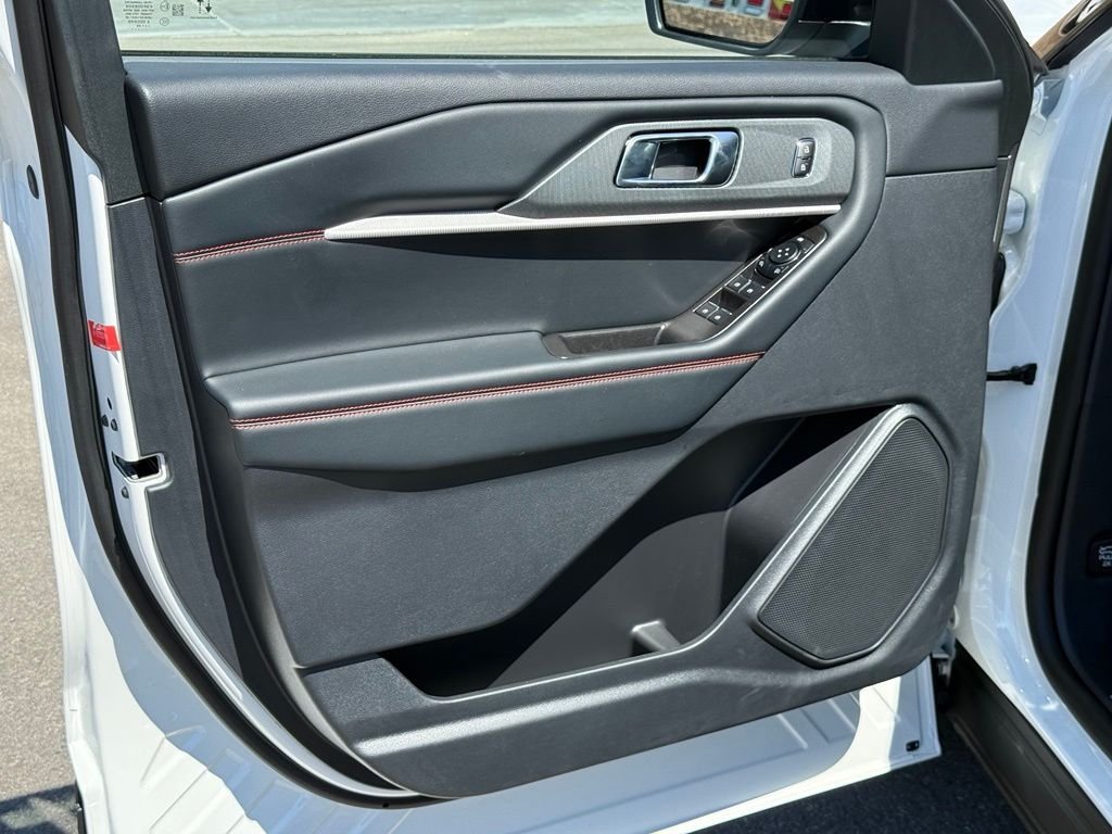 New 2026 Star White Metallic Tri-Coat Ford ST-Line image 14