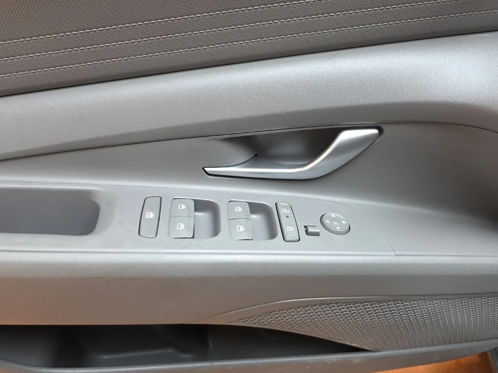 Used 2024 Amazon Gray Hyundai SEL image 22