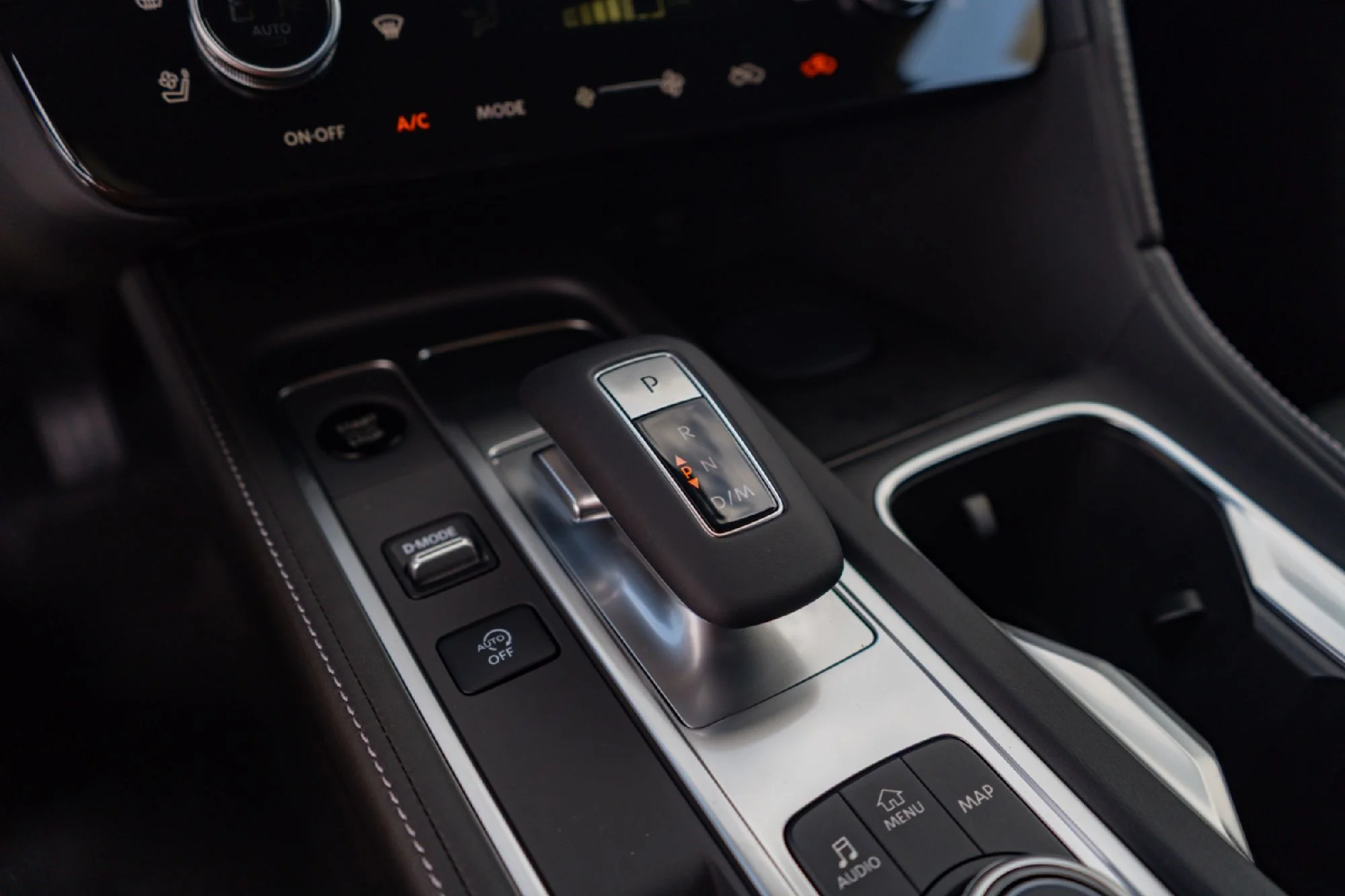 New 2027 2T RAD WHT INFINITI Sport AWD image 16