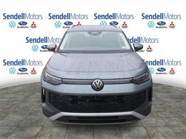 Certified Used 2025 Gray Volkswagen 2.0T SE image 4