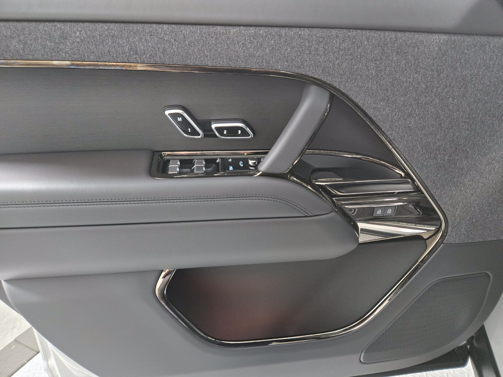 New 2027 Borasco Grey Land Rover Dynamic SE image 22