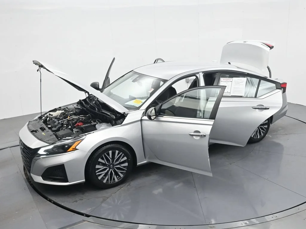 Used 2024 Silver Nissan 2.5 SV image 38
