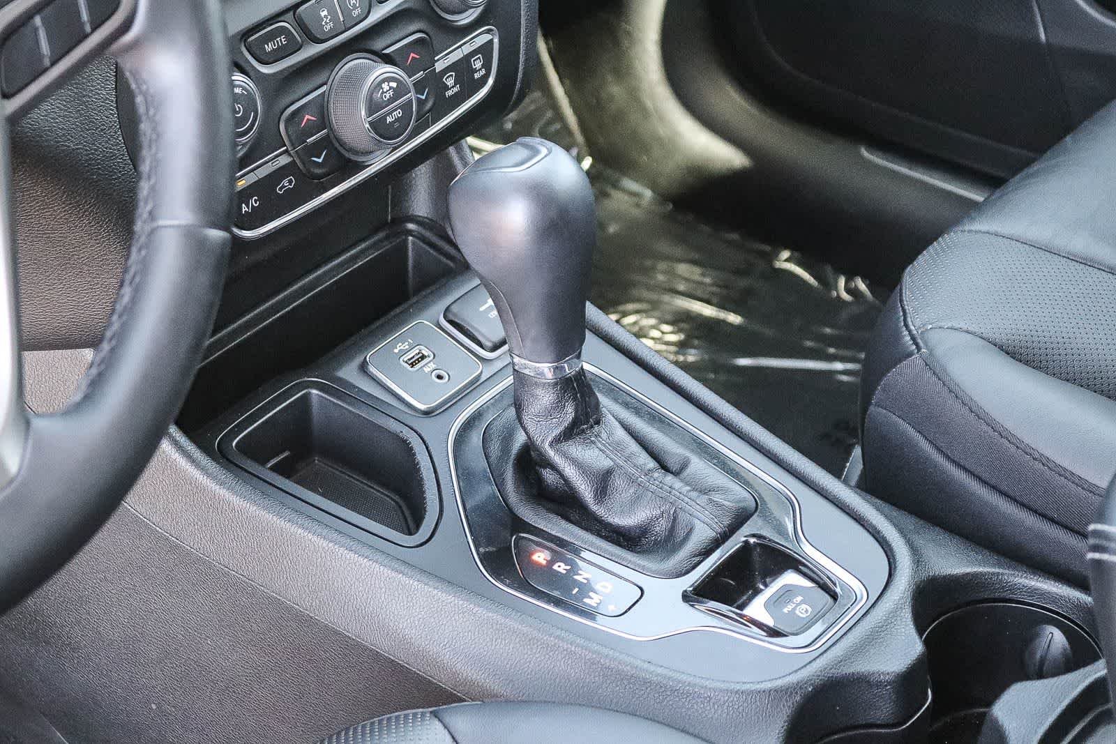 Used 2019 Granite Crystal Metallic Clearcoat Jeep Limited image 19