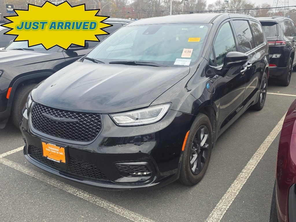 2024 Chrysler Pacifica Hybrid Select S-Appearance PHEV's photo