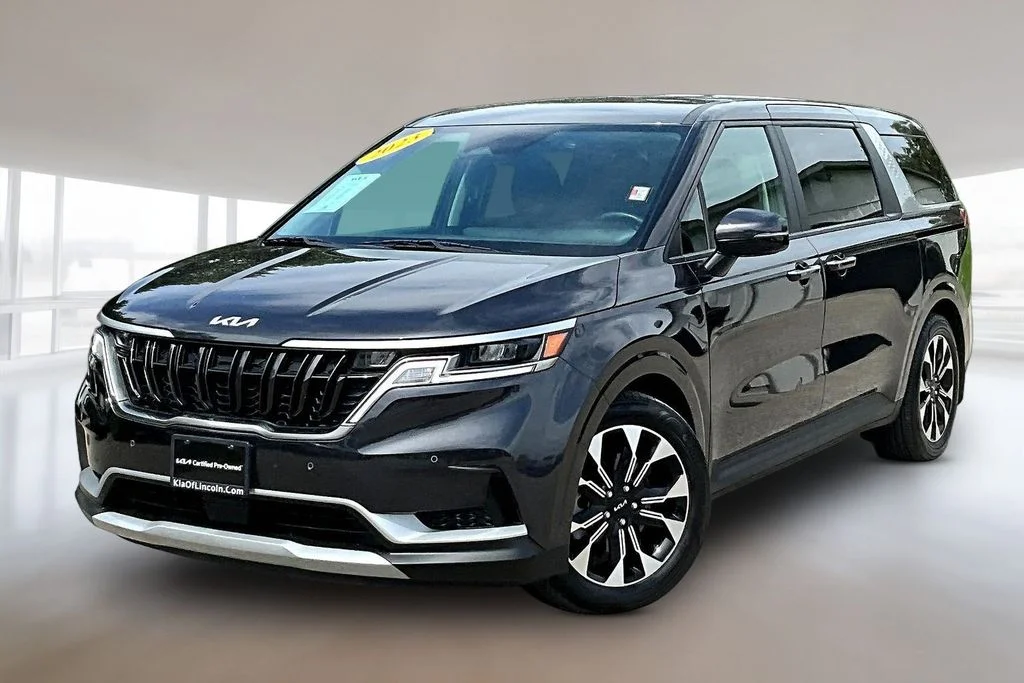2023 Kia Sedona EX's photo
