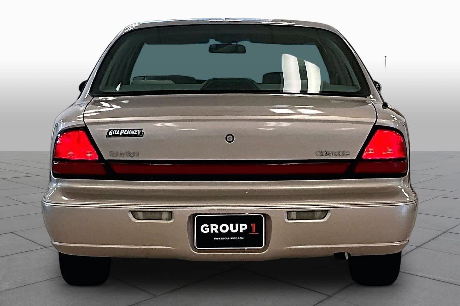 Used 1999 Champagne Oldsmobile  image 4