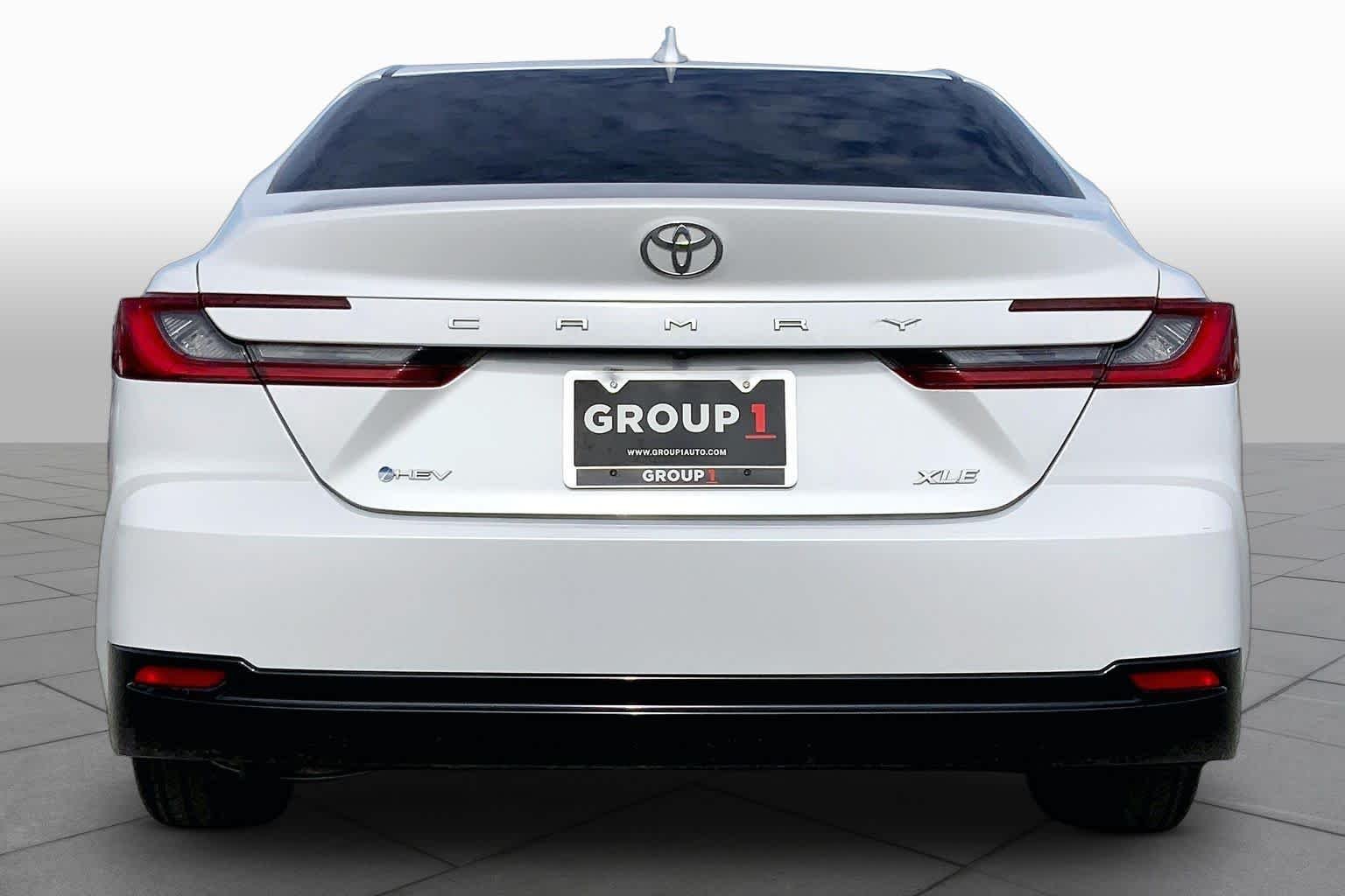 Used 2025 Wind Chill Pearl Toyota XLE image 5