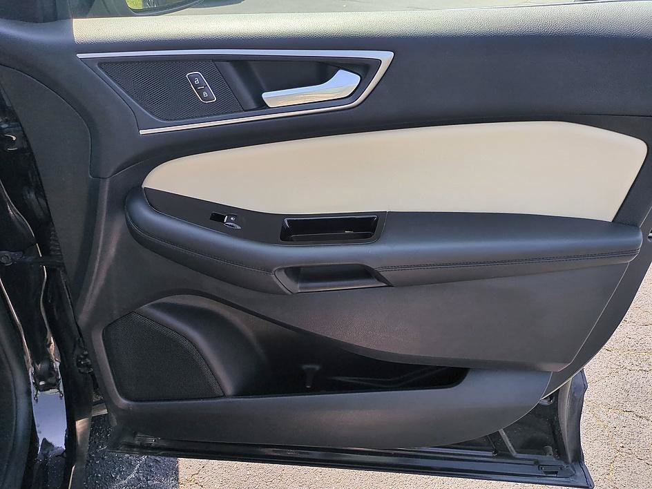 Used 2020 Black Ford SEL image 34