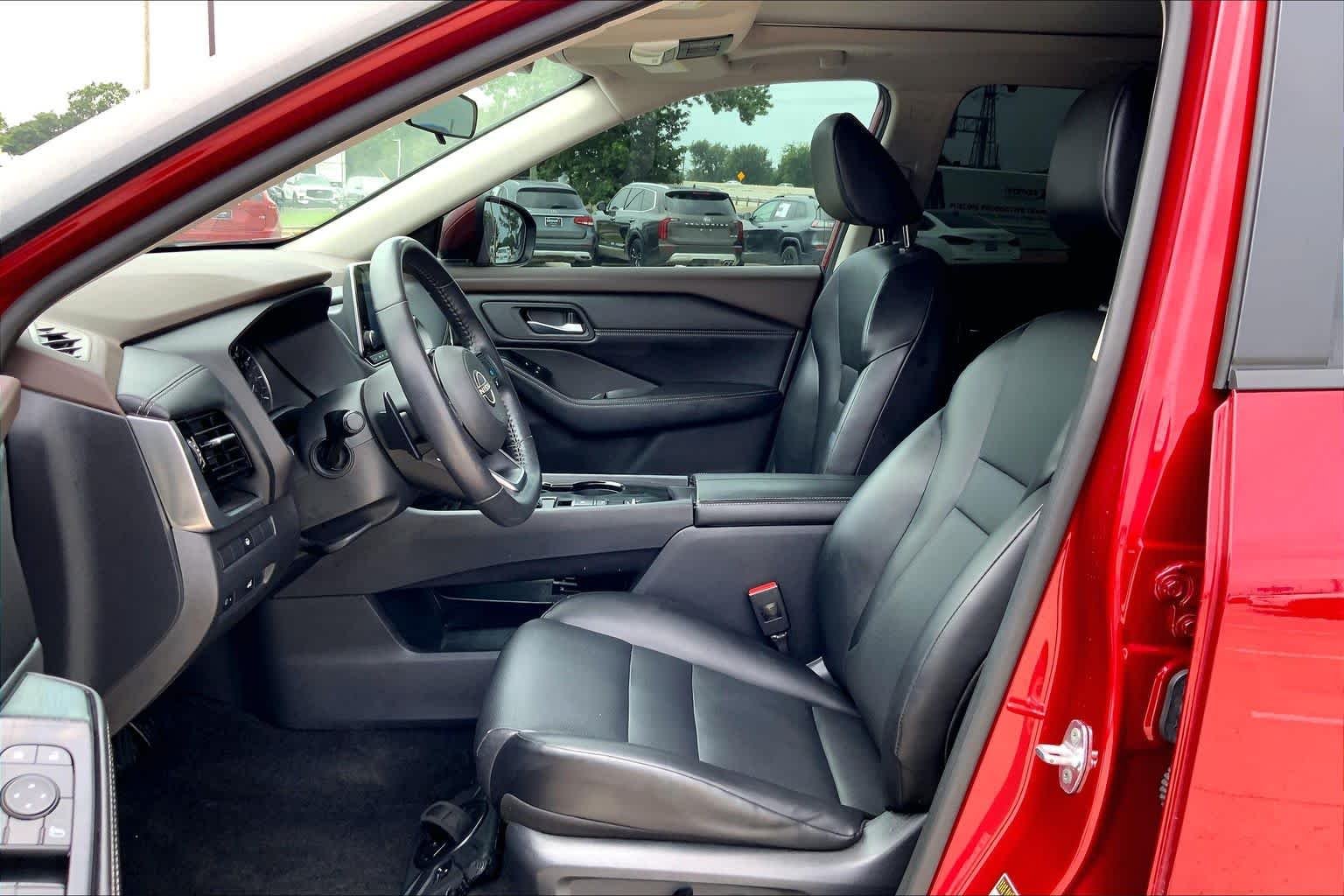 Used 2022 Scarlet Ember Tintcoat Nissan SV image 8