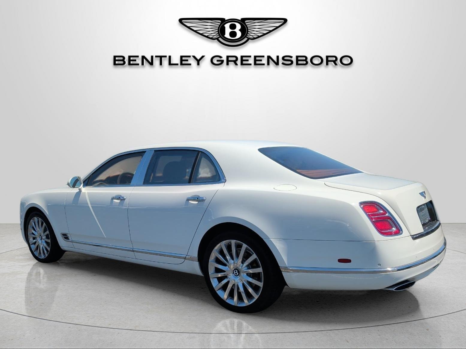 Used 2017 Glacier White Bentley Base image 3