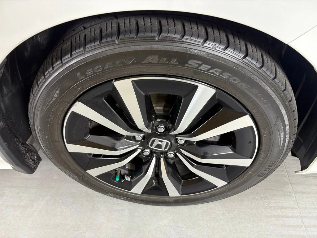 Used 2022  Honda EX image 10