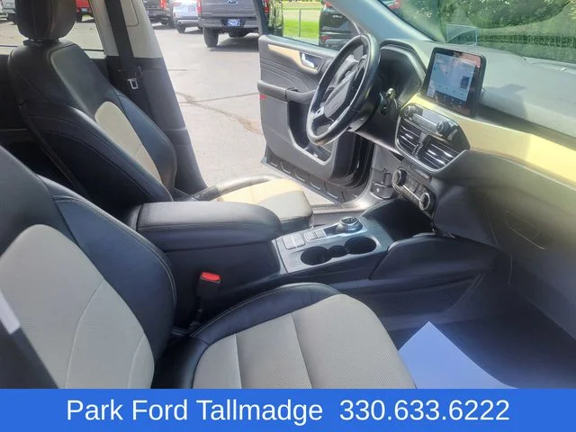 Used 2022 Black Metallic Ford Titanium image 14