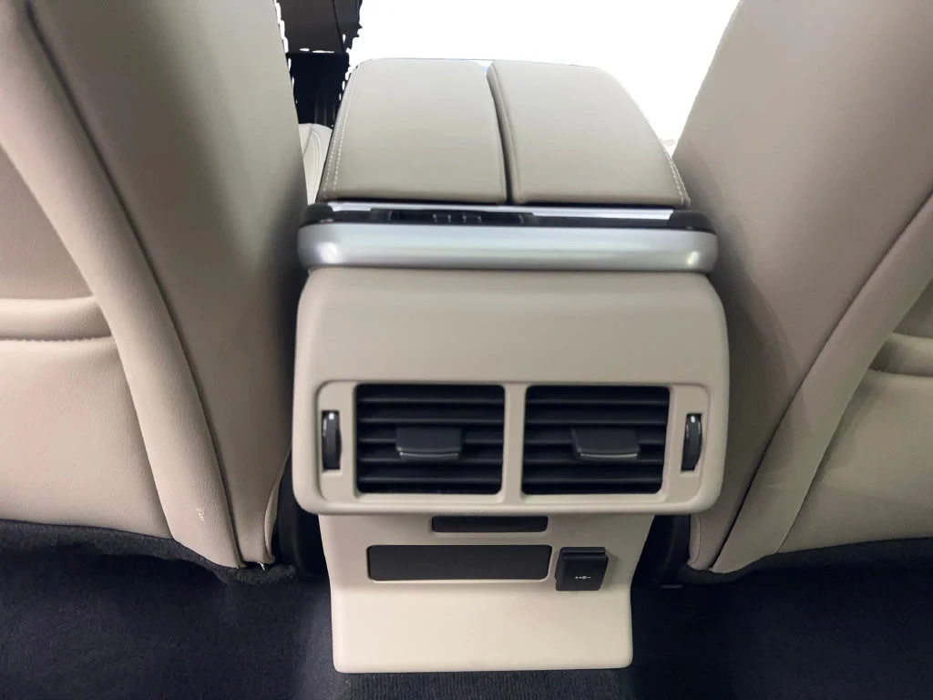 Used 2023 White Land Rover R-Dynamic S image 73