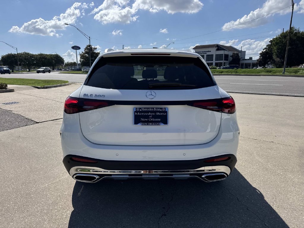 New 2027 Polar White Mercedes-Benz GLC 300 image 4