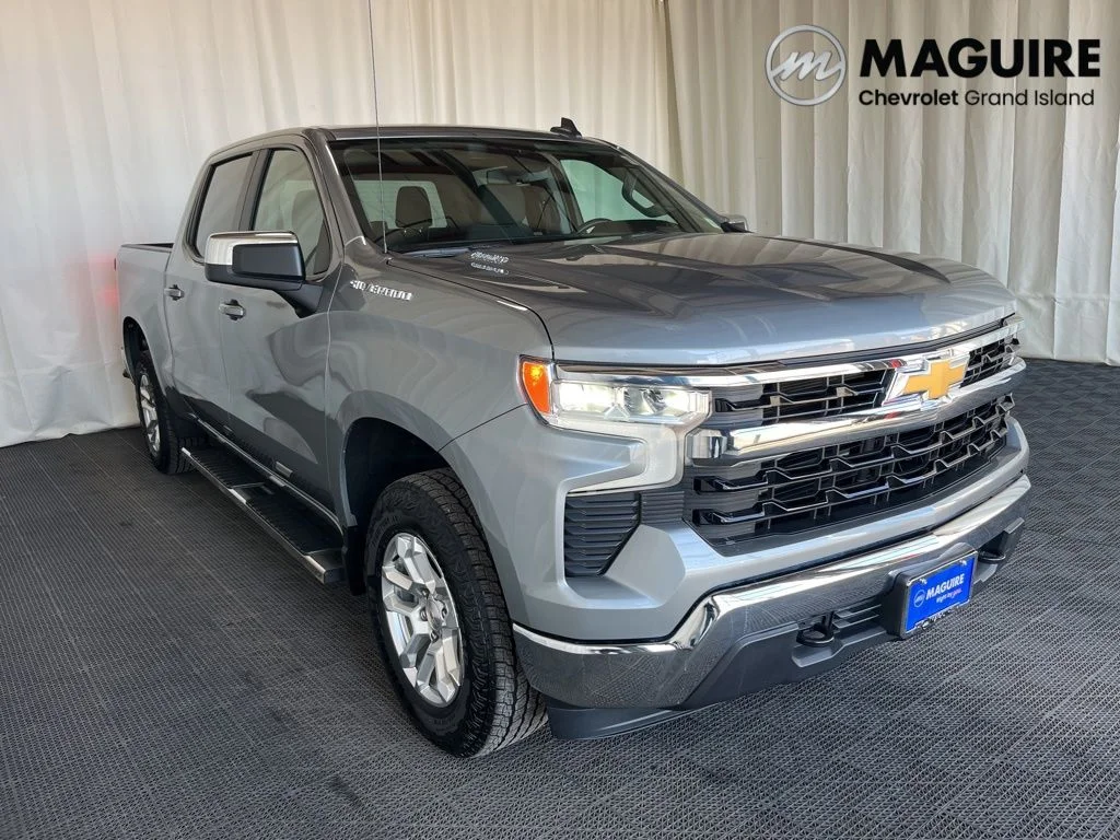 Used 2025 Gray Chevrolet LT image 27