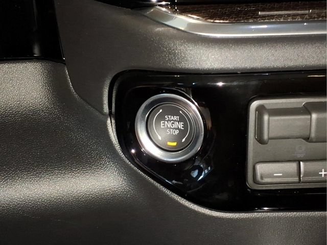 New 2026 Summit White Chevrolet RST image 9