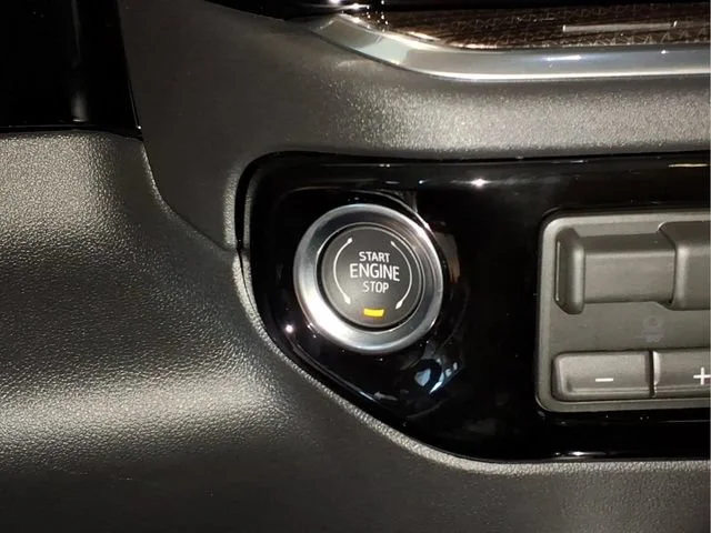 New 2026 Summit White Chevrolet RST image 9