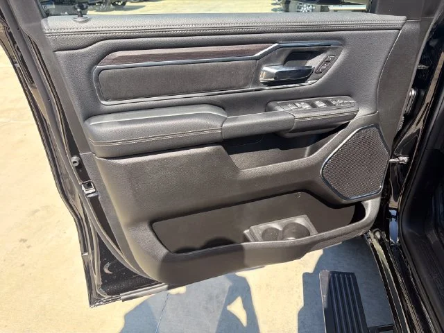 New 2027 Diamond Black Crystal Pearl-Coat Exterior Paint RAM Laramie image 14