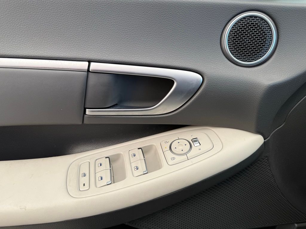 Used 2024 Silver Hyundai SEL image 33