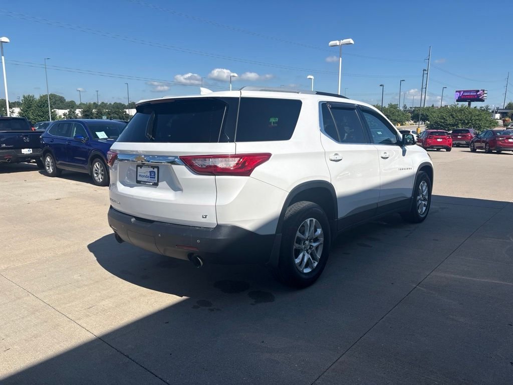 Used 2018 Iridescent Pearl Tricoat Chevrolet LT Cloth w/1LT image 5