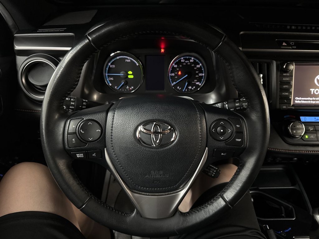 Used 2018 Magnetic Gray Metallic Toyota SE image 20