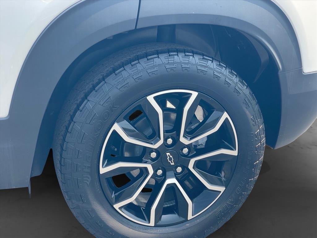New 2026 Iridescent Pearl Tricoat Chevrolet ACTIV image 27