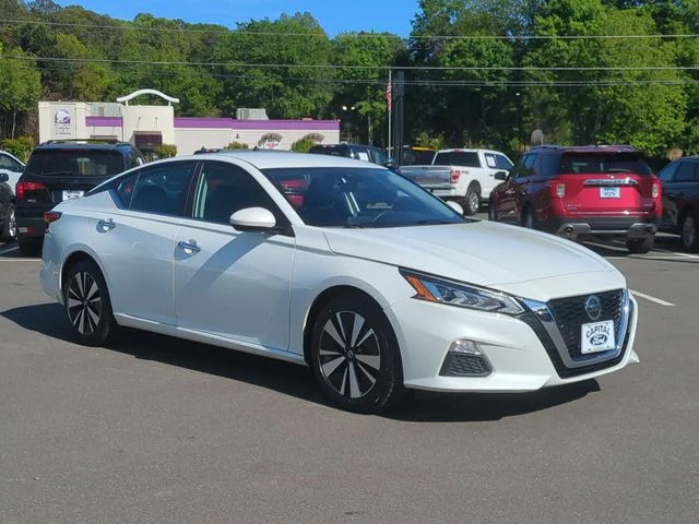 Used 2022 White Nissan 2.5 SV image 15
