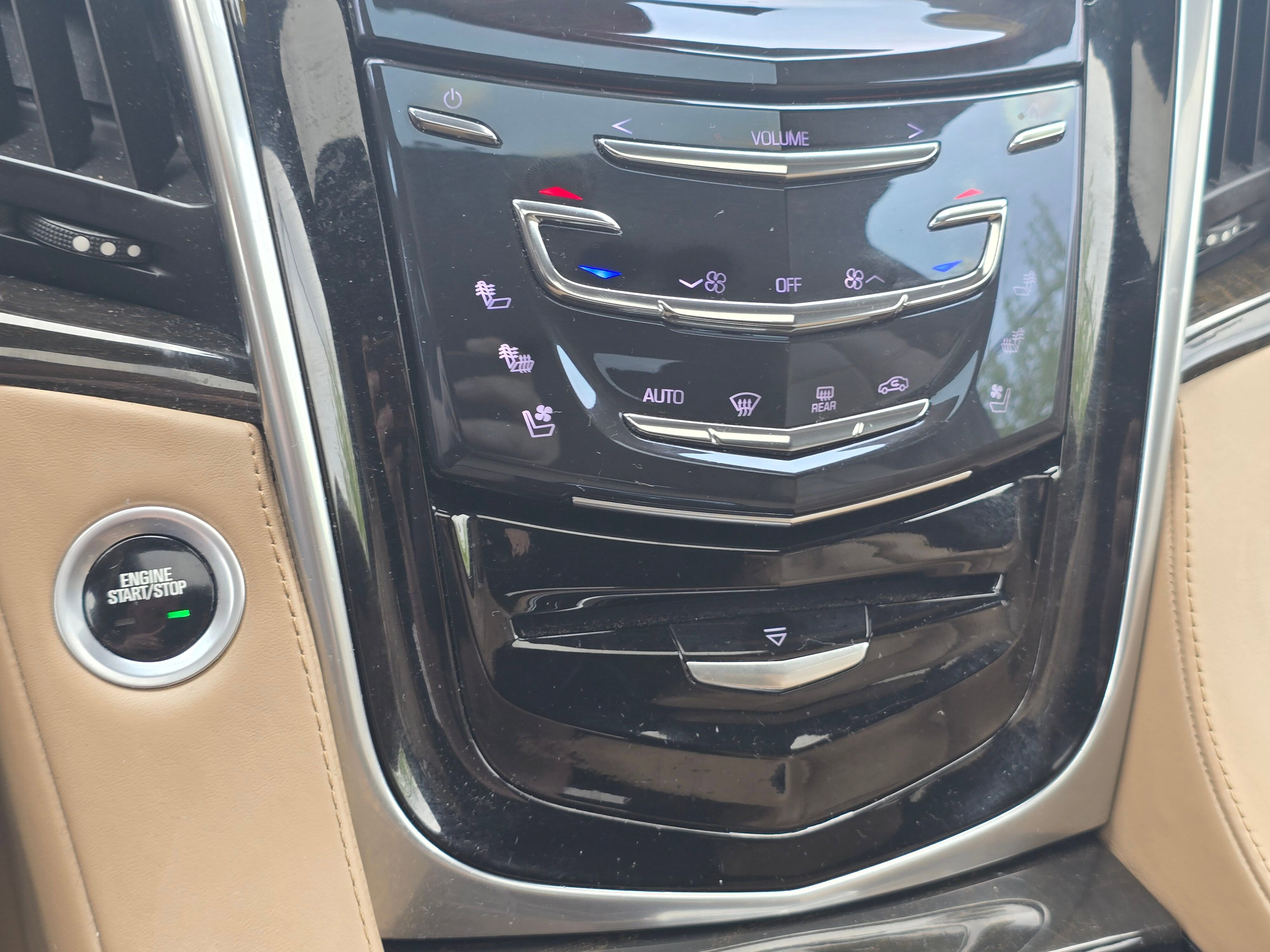 Used 2020 CRYSTAL WHITE TRICOAT Cadillac Platinum image 29