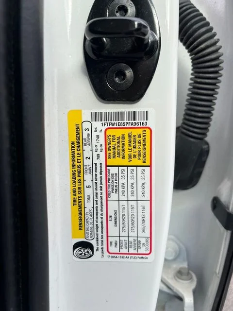 Used 2023  Ford Lariat image 4