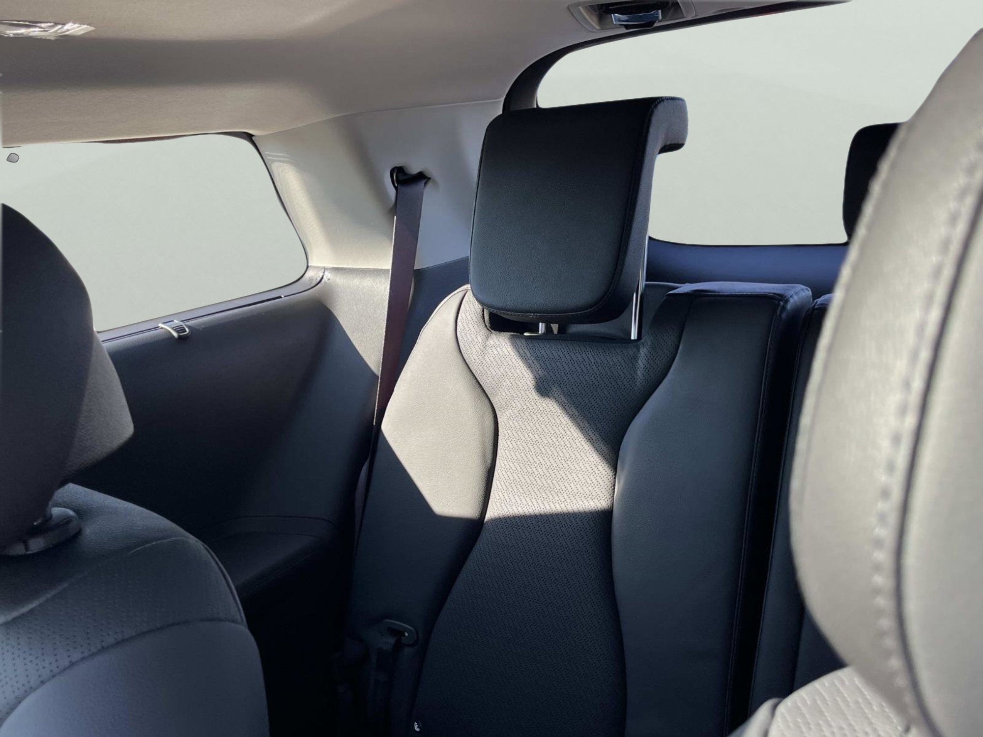 New 2026 Snow White Pearl Kia SX Prestige image 23