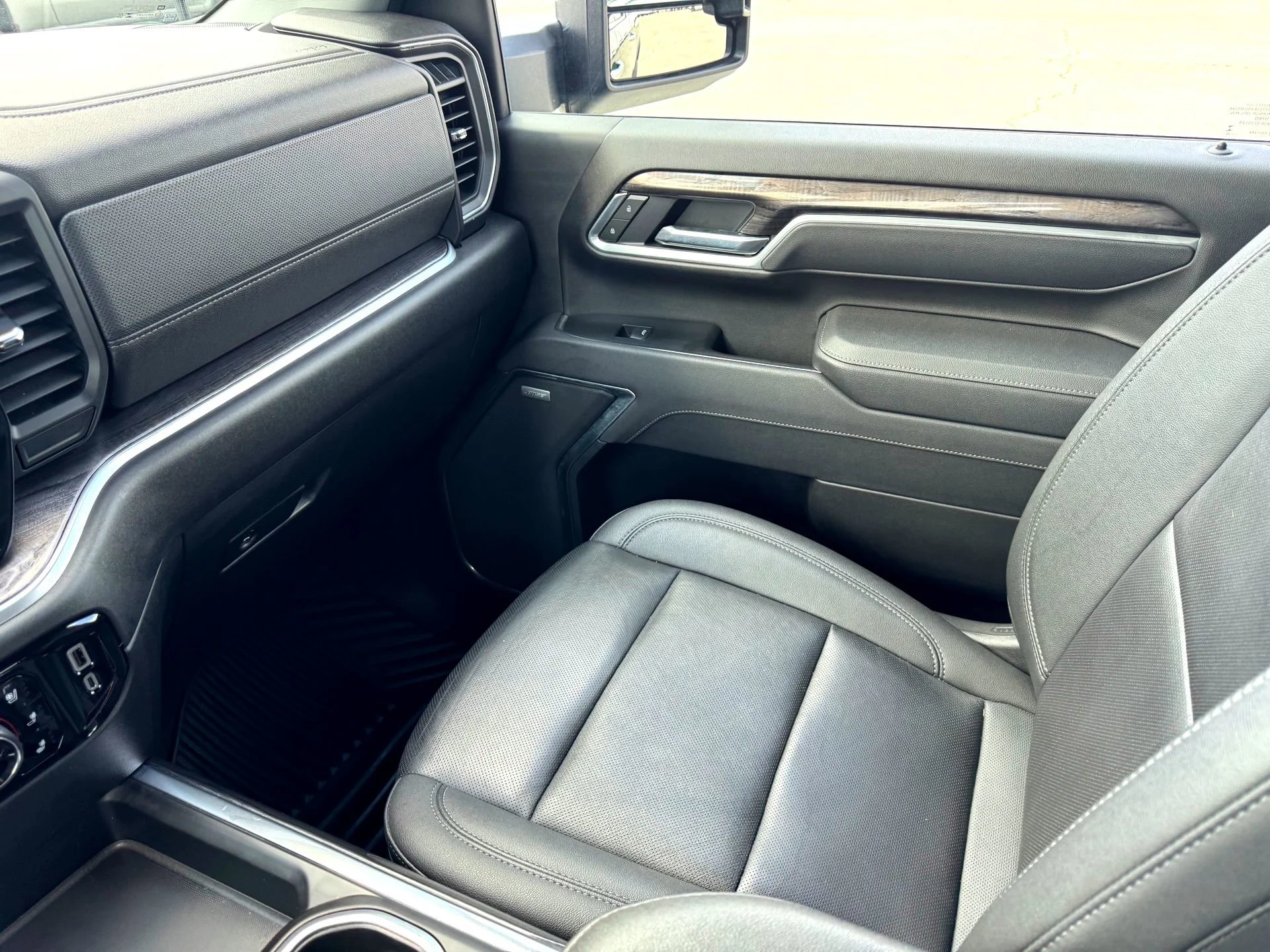 Used 2025 Cypress Gray Chevrolet LTZ image 31