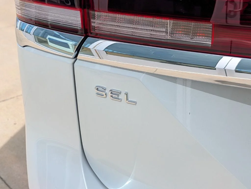 New 2026 White/off-white Volkswagen 2.0T SEL Premium R-Line image 6