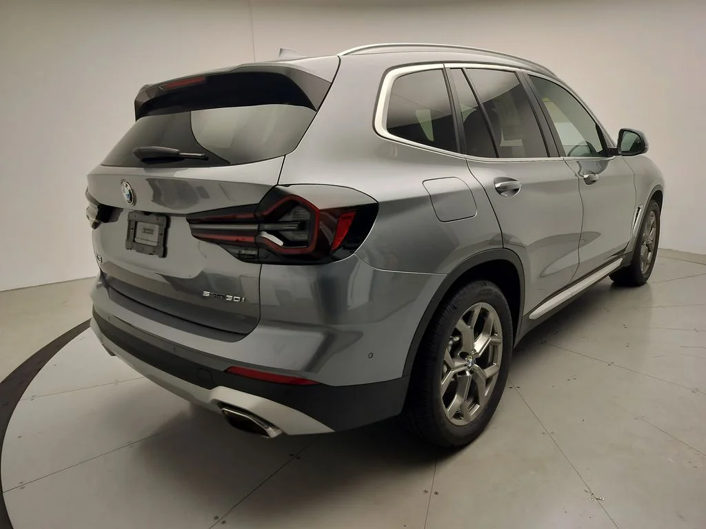 Used 2024 Skyscraper Grey Metallic BMW sDrive30i image 3