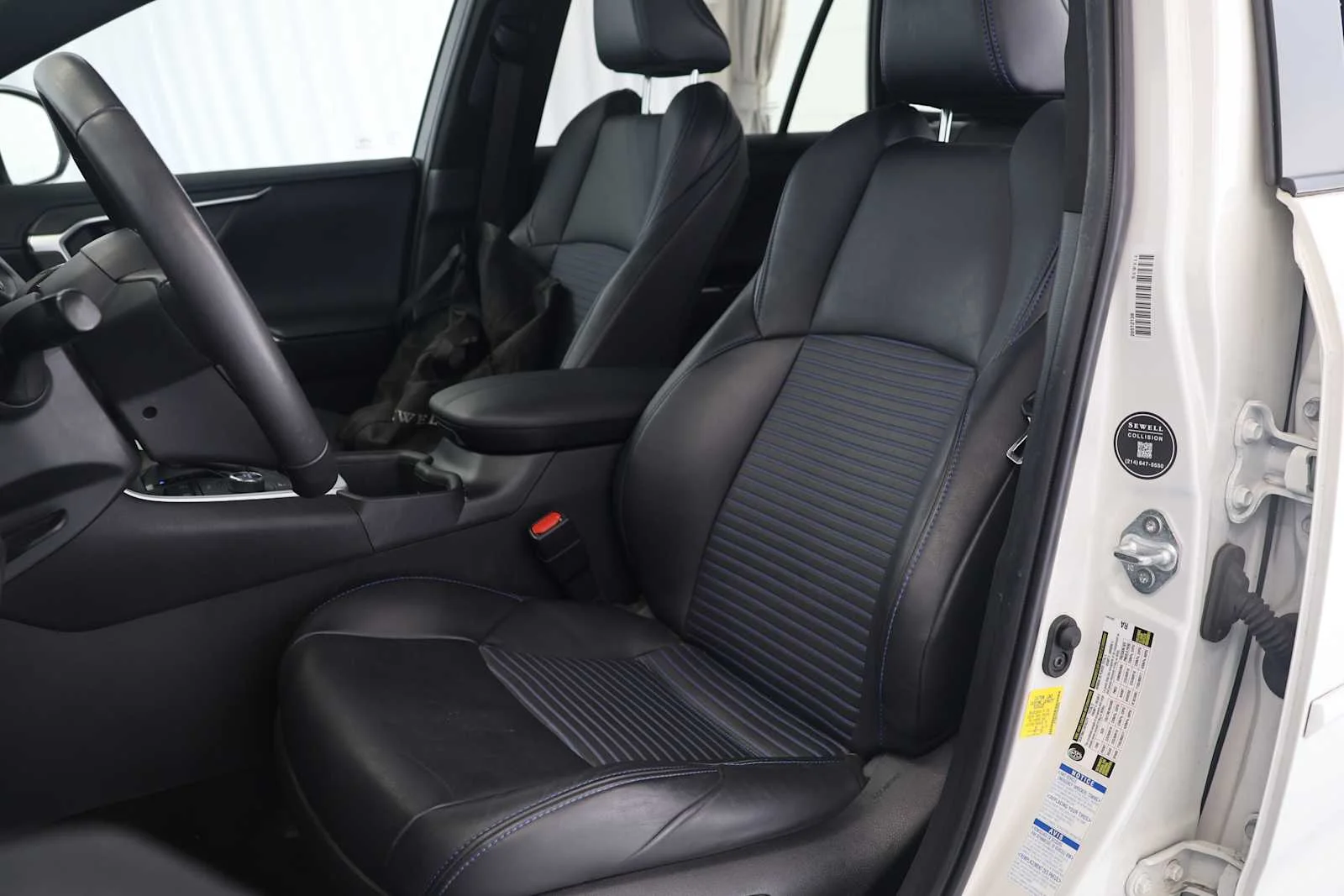 Used 2022 Blizzard Pearl/Midnight Black Metallic Toyota Hybrid XSE image 13