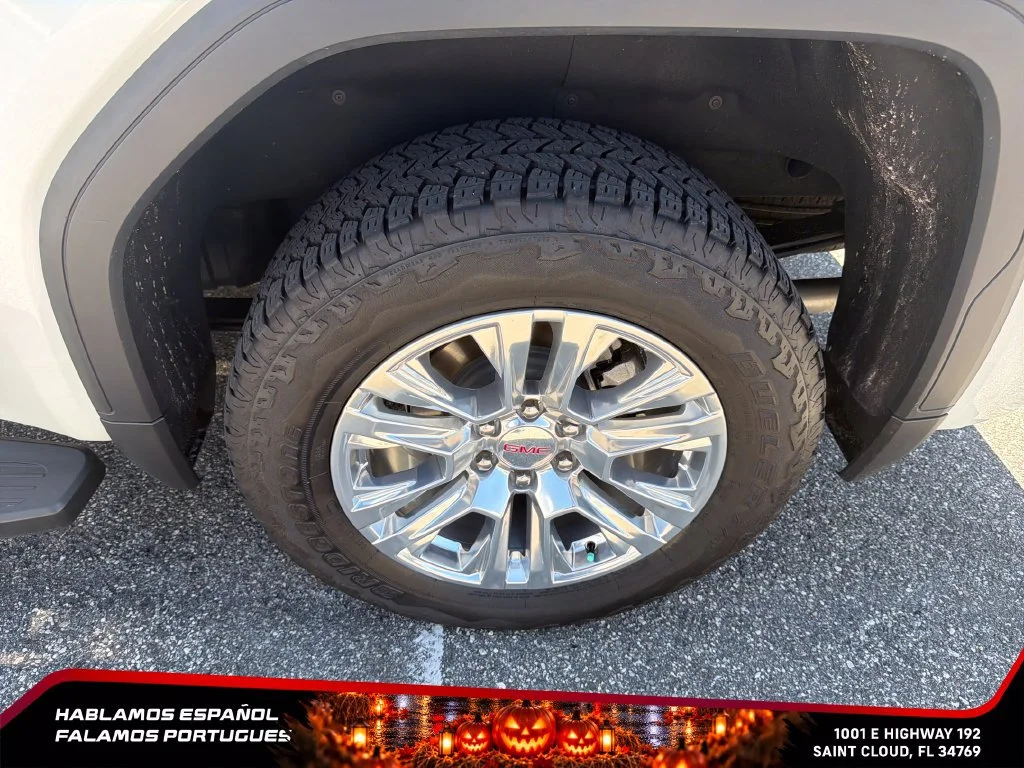 Used 2025 White Frost Tricoat GMC Denali image 11