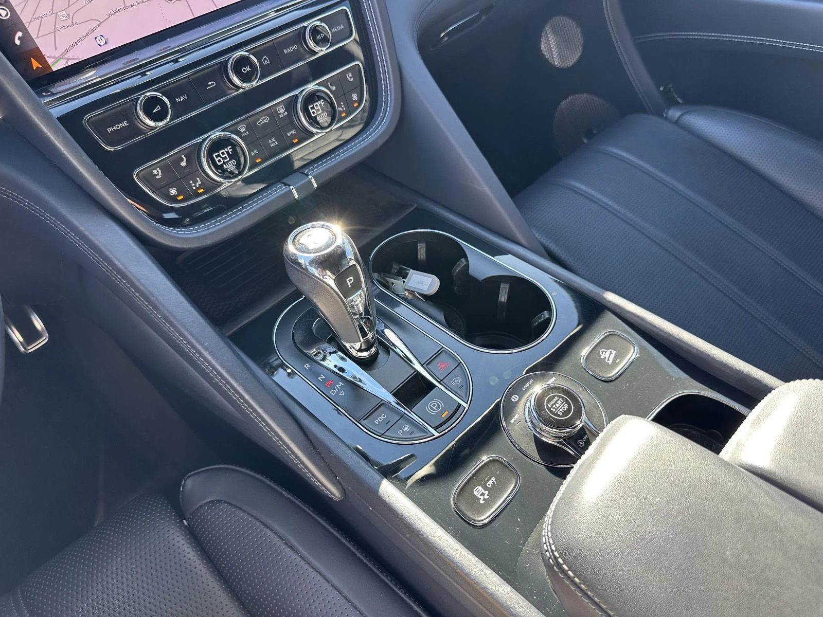 Used 2021 Ghost White Pearlescent Bentley V8 image 44
