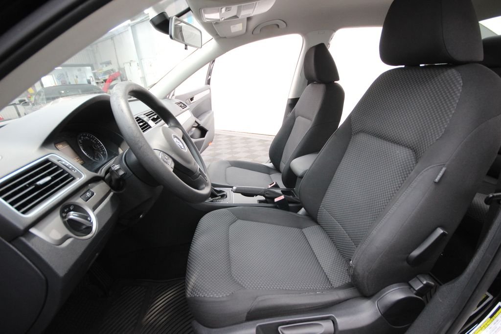 Used 2013 Black Volkswagen 2.5 S image 11