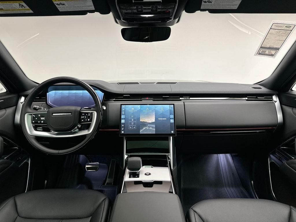 New 2026 Santorini Black Metallic Land Rover SE image 8
