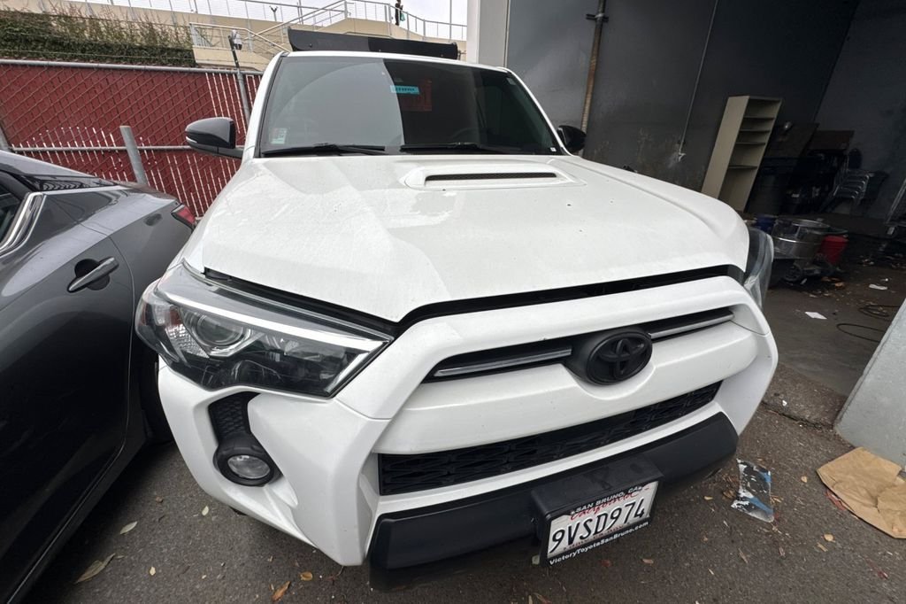 Certified Used 2020 White Toyota Venture image 3