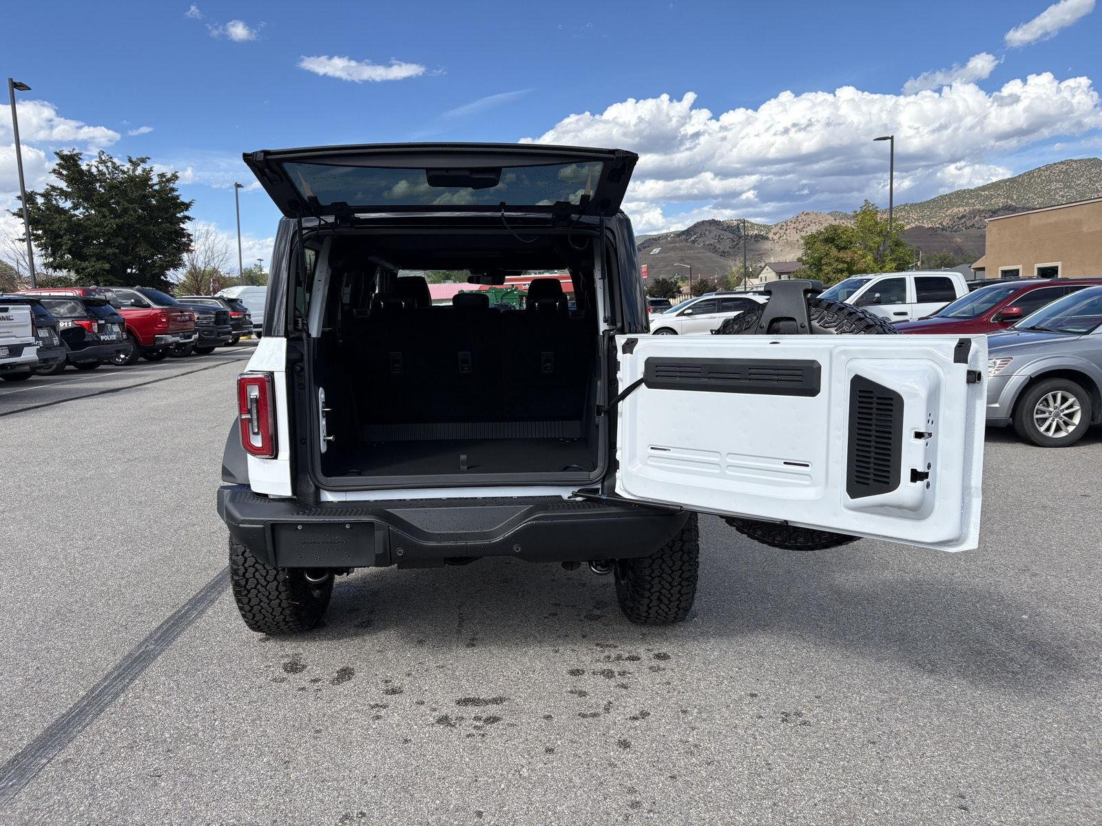 New 2026 Oxford White Ford Badlands® image 4