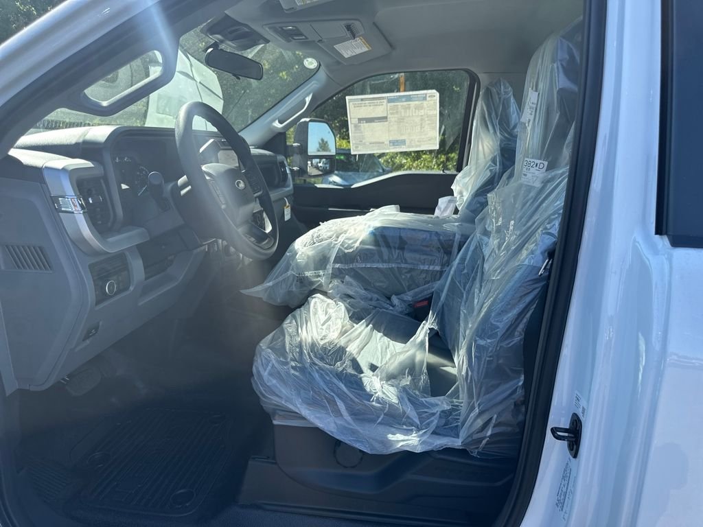 New 2025 Oxford White Ford XL image 17