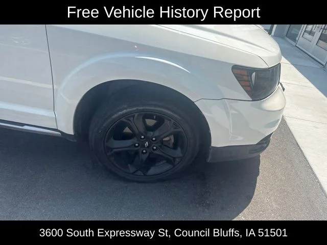 Used 2018 White Dodge Crossroad image 3