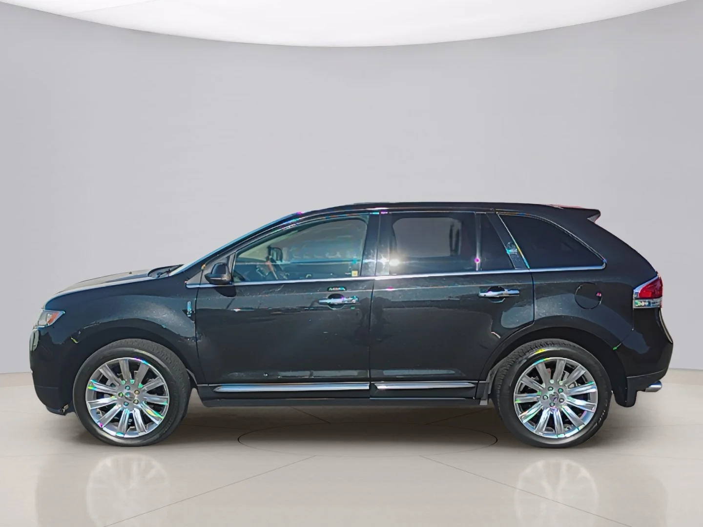 Used 2013 Black Lincoln AWD image 2