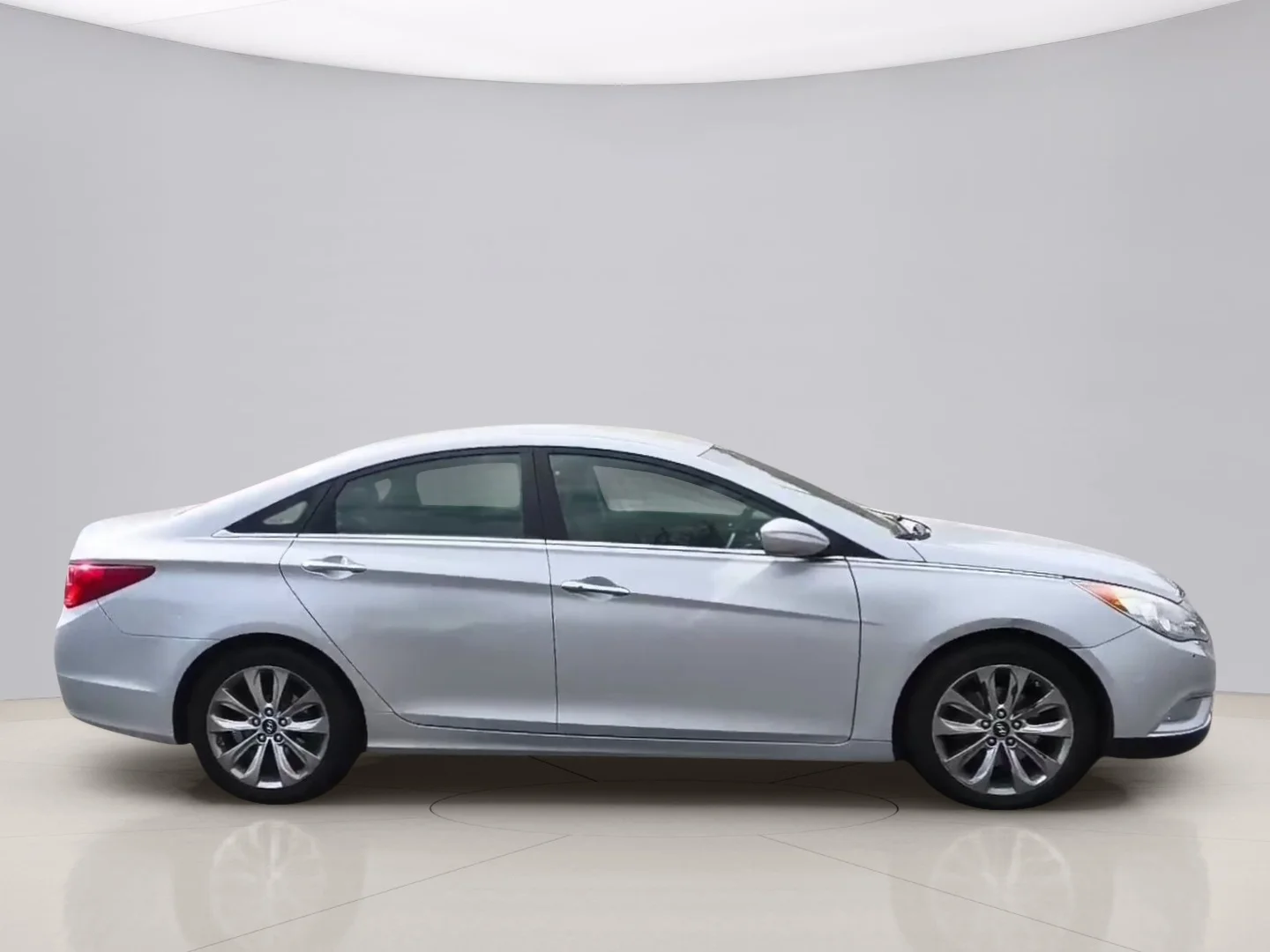 Used 2011 Silver Hyundai LIMITED image 6