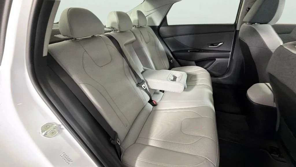 Used 2022 White Hyundai Limited image 31