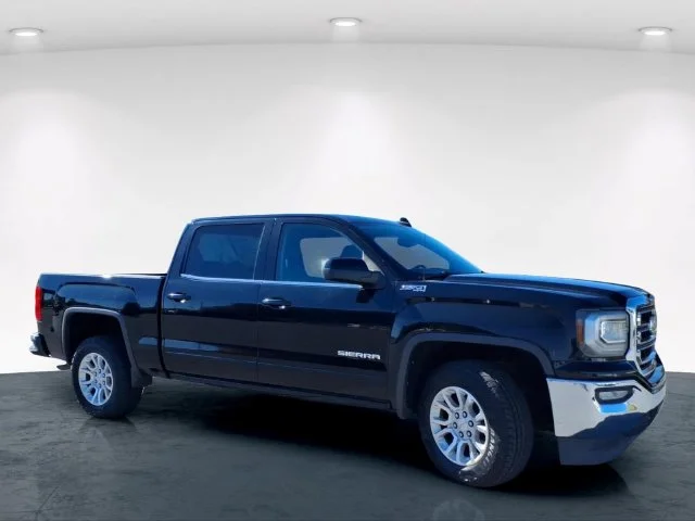 Used 2017 Black GMC SLE image 4